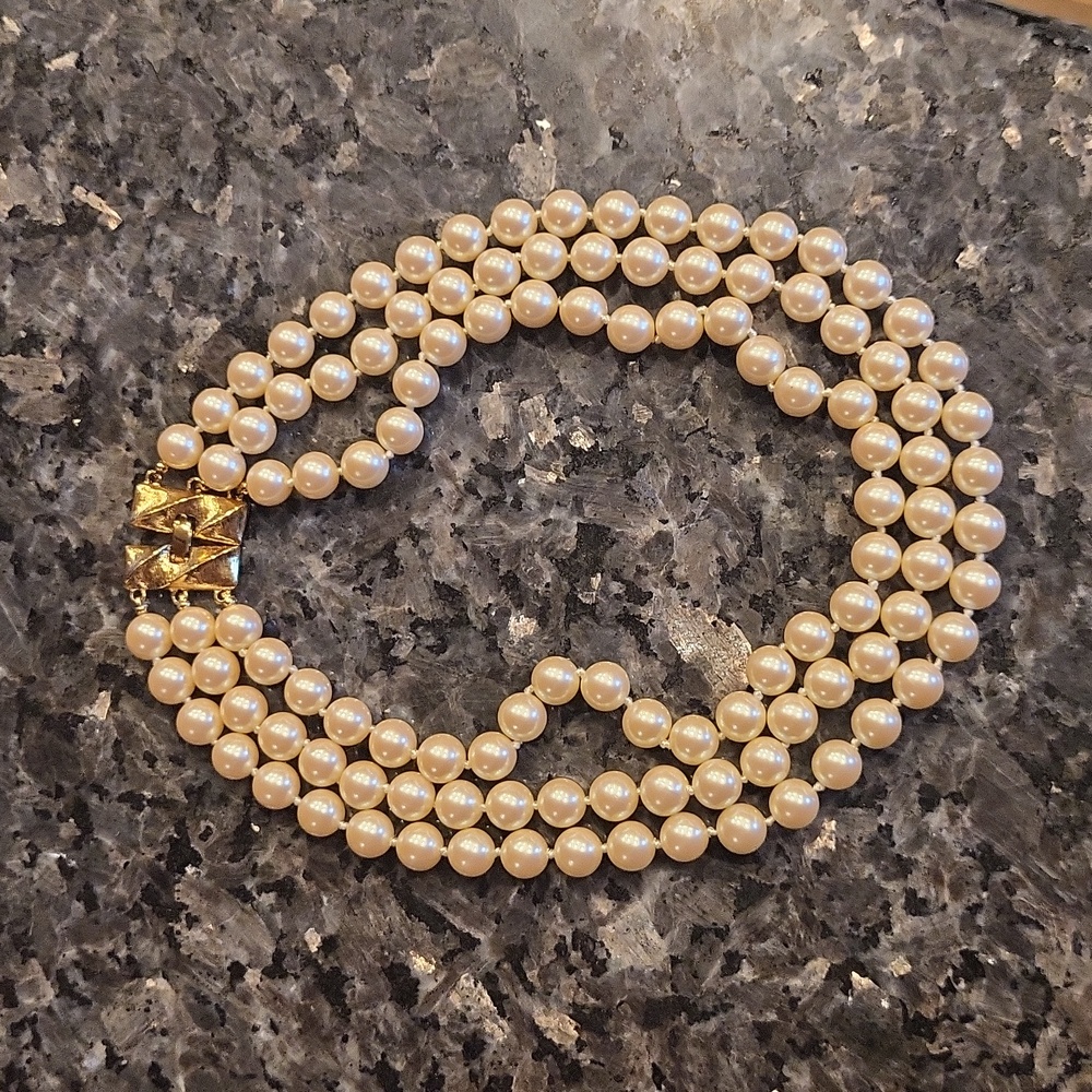 Vintage 1980's Monet "Pearl"Necklace